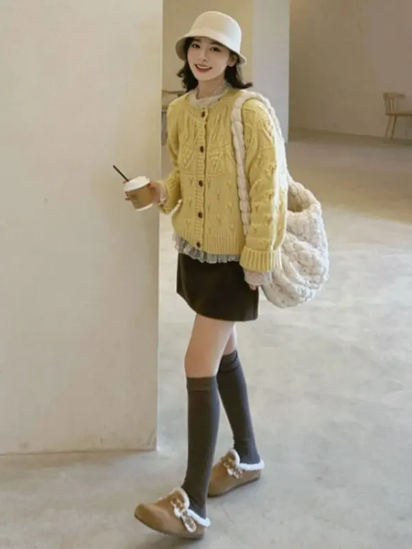 Корейский уникальный очень красивый вязаный кардиган-свитер для женщин, свободный зимний модный ленивый топ с длинными рукавами
Корейский уникальный очень красивый вязаный кардиган-свитер для женщин, свободный зимний модный ленивый топ с длинными рукавами