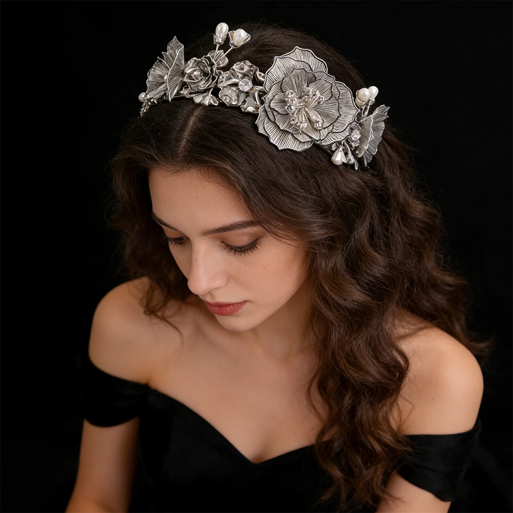 Шелковая повязка для волос с цветами и жемчугом (Романтический, воздушный стиль) — эффектный аксессуар для волос, идеально подходящий для свиданий, бранчей и стильных образов.
Шелковая повязка для волос с цветами и жемчугом (Романтический, воздушный стиль) — эффектный аксессуар для волос, идеально подходящий для свиданий, бранчей и стильных образов.