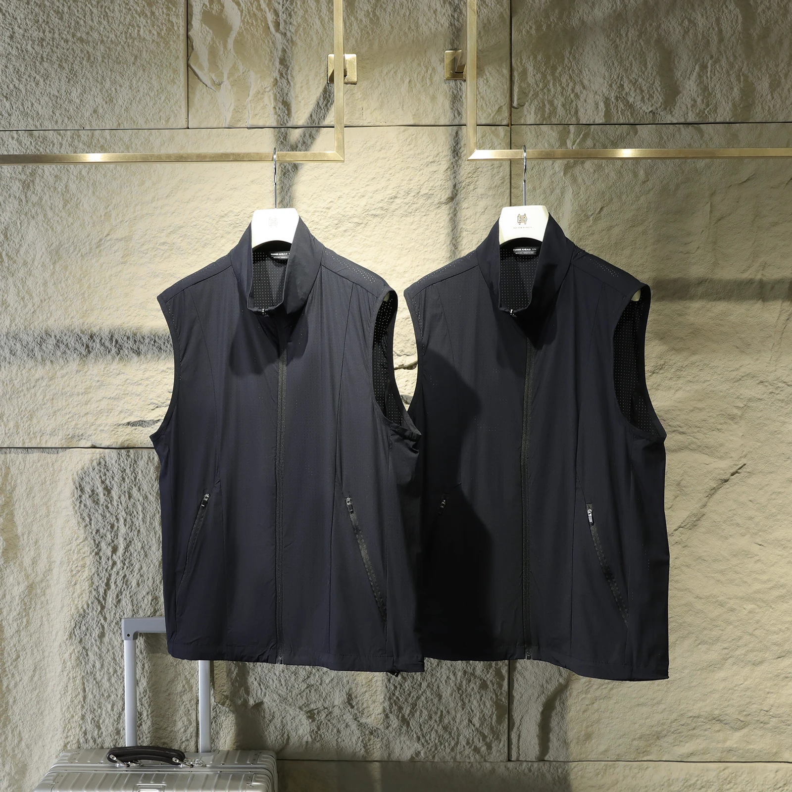 Urban Functional Wind 2025 Новый, деловой повседневный жилет, уличный эластичный жилет с воротником-стойкой
Urban Functional Wind 2025 Новый, деловой повседневный жилет, уличный эластичный жилет с воротником-стойкой