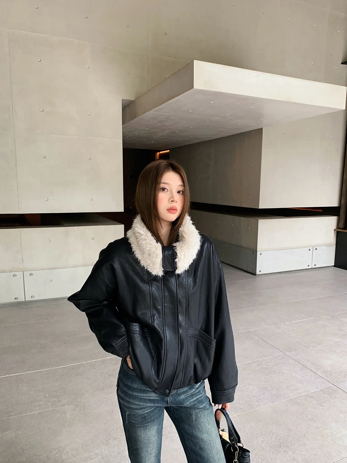 Thiened Bla Lamb Fur Jaet Women's ort Coat Zipper ket Stand Version Casual Sle Warm PU Leather Coat
Thiened Bla Lamb Fur Jaet Women's ort Coat Zipper ket Stand Version Casual Sle Warm PU Leather Coat