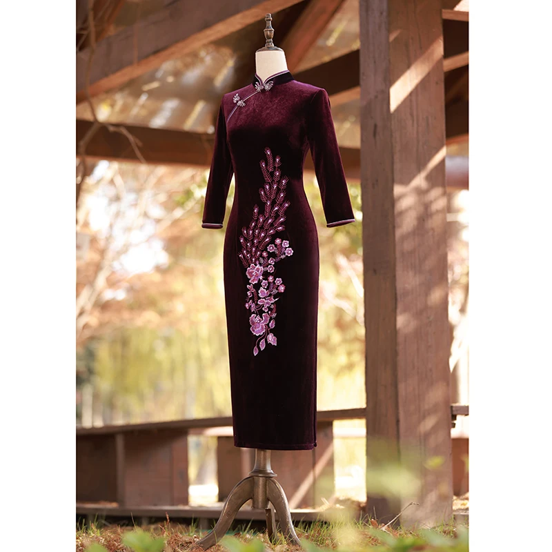 Новое зимнее фиолетовое длинное ципао для мамы на свадебную церемонию, элегантное, с асимметричным воротником и низким разрезом, с дизайнерской строчкой
Новое зимнее фиолетовое длинное ципао для мамы на свадебную церемонию, элегантное, с асимметричным воротником и низким разрезом, с дизайнерской строчкой