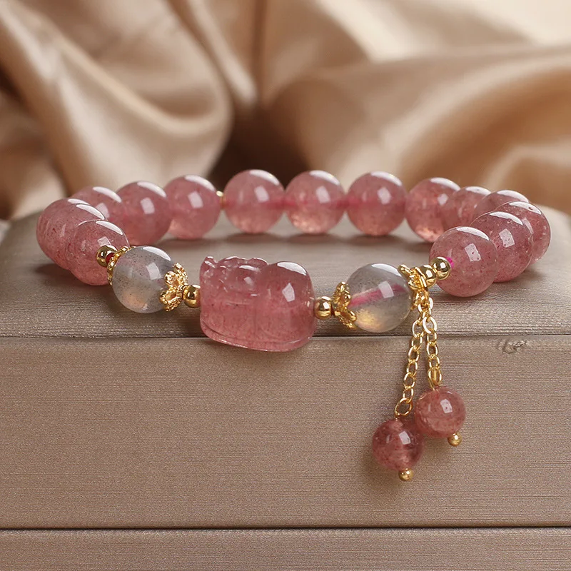 Strawberry crystal Pixiu beaded bracelet
Strawberry crystal Pixiu beaded bracelet