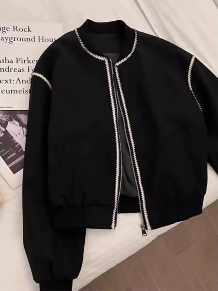Fashion round neck bright line decorative jacket Korean version women's spring new long sleeved zipper versatile jacket
Fashion round neck bright line decorative jacket Korean version women's spring new long sleeved zipper versatile jacket