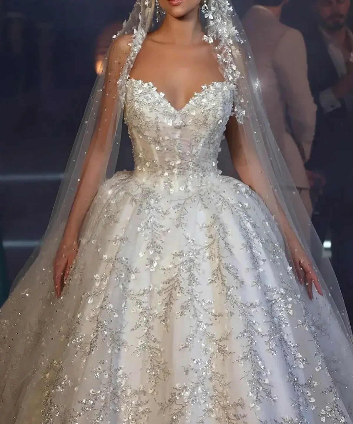 High-end Customized Graceful Wedding Dresses Appliques Sequins Bride Ball Gown Strapless Bridal Dress Made Vestidos De Novia
High-end Customized Graceful Wedding Dresses Appliques Sequins Bride Ball Gown Strapless Bridal Dress Made Vestidos De Novia