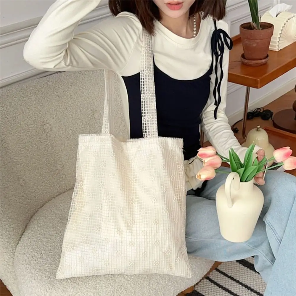 Sweet Daisy Flower Shoulder Bag Pastoral Style Nylon Mesh Hollowed Vest Bag Underarm Bag Lightweight Bohemian Handbag Girls
Sweet Daisy Flower Shoulder Bag Pastoral Style Nylon Mesh Hollowed Vest Bag Underarm Bag Lightweight Bohemian Handbag Girls