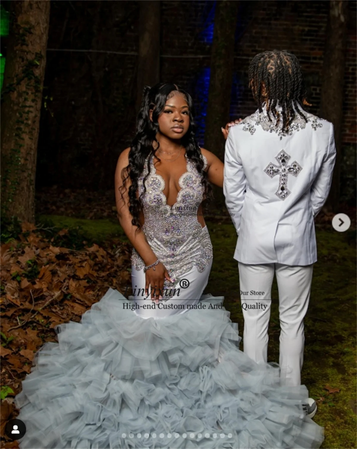 Sparkly Beaded Applique Men Suits Notched Lapel 2 Piece Set Party Costume Homme Customized Male Prom Blazer Wedding Groom Tuxedo
Sparkly Beaded Applique Men Suits Notched Lapel 2 Piece Set Party Costume Homme Customized Male Prom Blazer Wedding Groom Tuxedo
