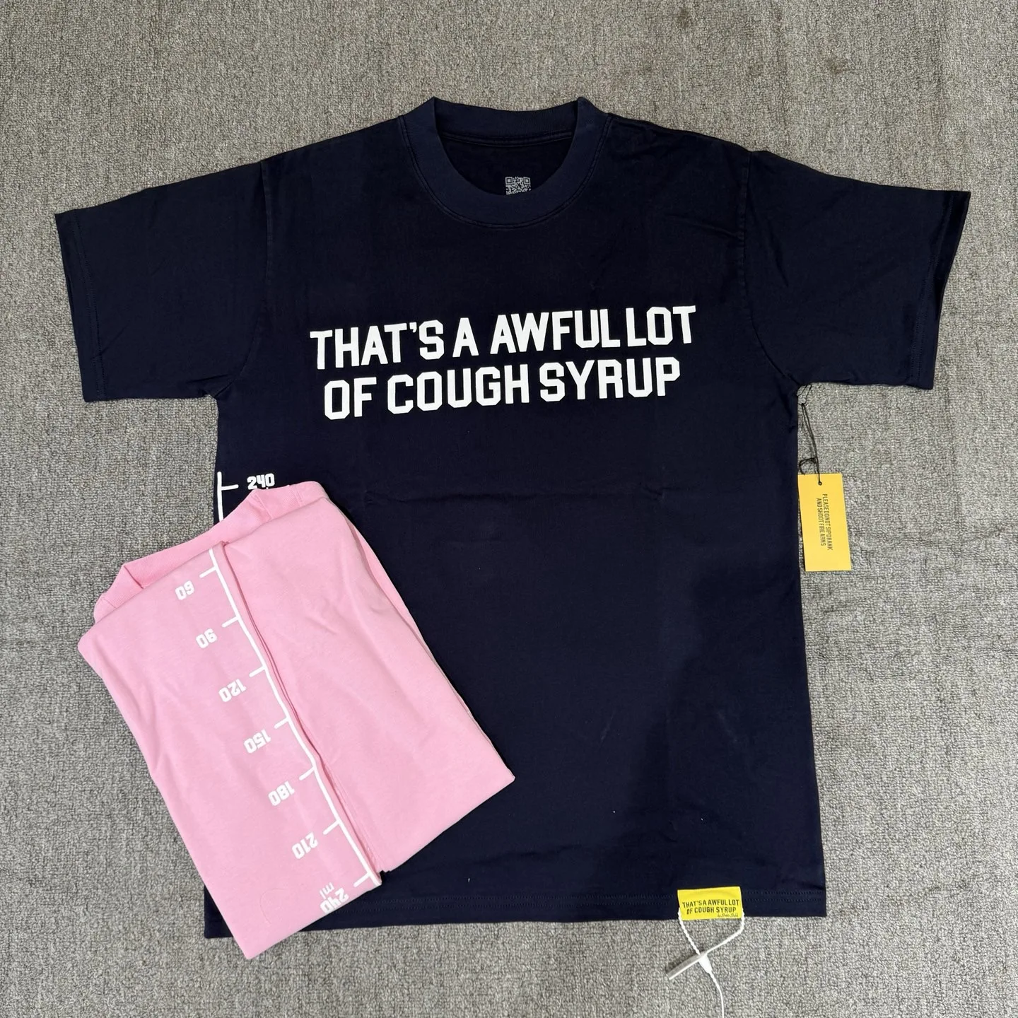 Повседневная футболка с принтом в виде букв, из хлопка, с круглым вырезом, стандартного кроя, для ежедневной носки. Это ужасно много сиропа от кашля.
Повседневная футболка с принтом в виде букв, из хлопка, с круглым вырезом, стандартного кроя, для ежедневной носки. Это ужасно много сиропа от кашля.