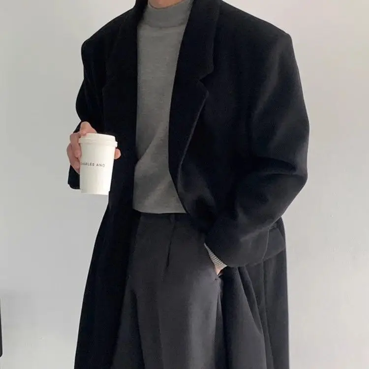 Короткое мужское пальто из шерстяной смеси в японском минималистичном стиле с воротником-стойкой, водонепроницаемое, со съемным мехом, ветрозащитное, из мягкой ткани.
Короткое мужское пальто из шерстяной смеси в японском минималистичном стиле с воротником-стойкой, водонепроницаемое, со съемным мехом, ветрозащитное, из мягкой ткани.