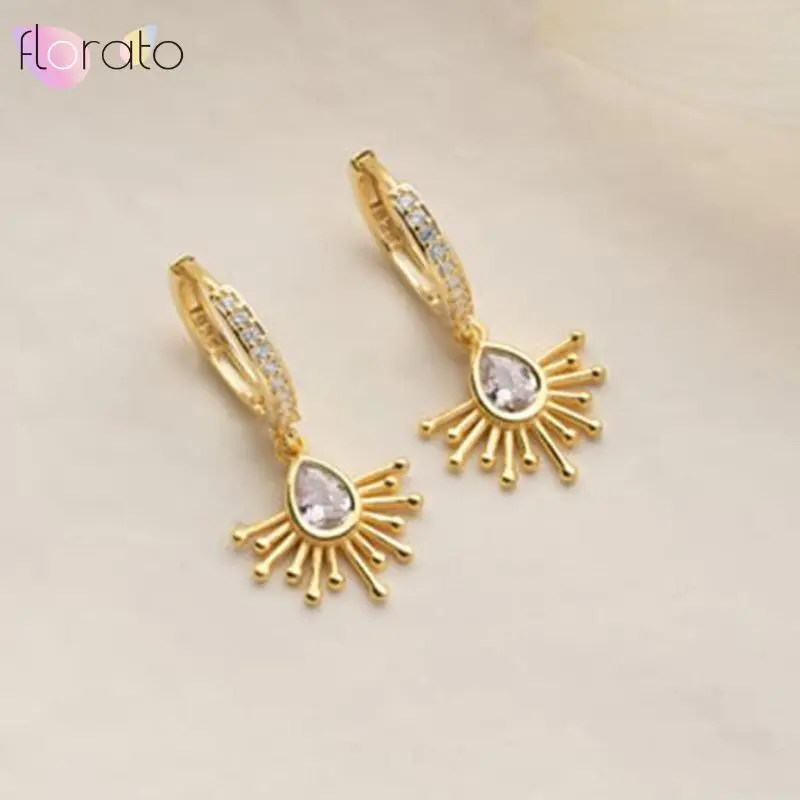 925 Sterling Silver Ear Needle Classic Retro Water Drop Semi-sun Micro-set Zircon Pendant Earrings Fashion Luxury Jewelry Gifts
925 Sterling Silver Ear Needle Classic Retro Water Drop Semi-sun Micro-set Zircon Pendant Earrings Fashion Luxury Jewelry Gifts