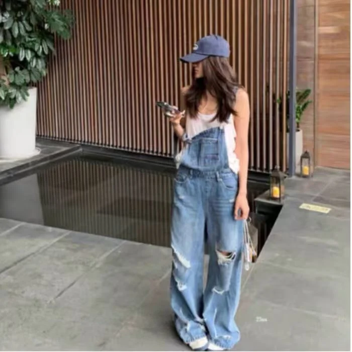 Retro High Waist Wide Leg Denim Overalls Women's Summer Strap Pants Cotton Blend Non-Stretch Straight Cut Torn Washed Jeans
Retro High Waist Wide Leg Denim Overalls Women's Summer Strap Pants Cotton Blend Non-Stretch Straight Cut Torn Washed Jeans