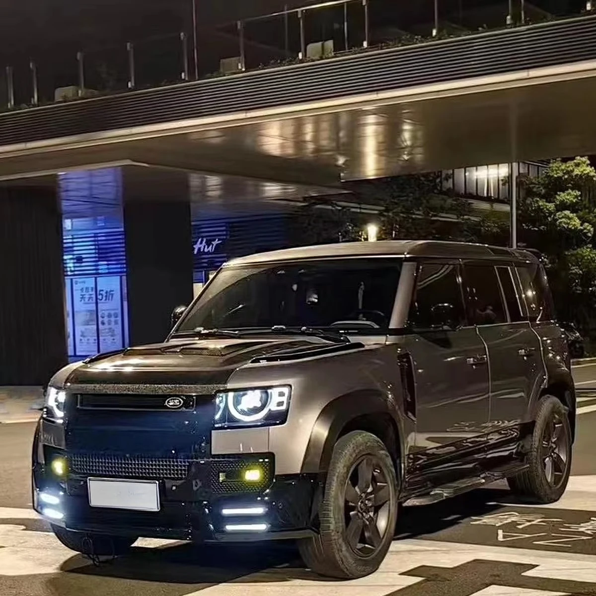 The Latest Body System Body Kit for Defender 90/110/130 2019+ Alterated to Lumma Type.
The Latest Body System Body Kit for Defender 90/110/130 2019+ Alterated to Lumma Type.