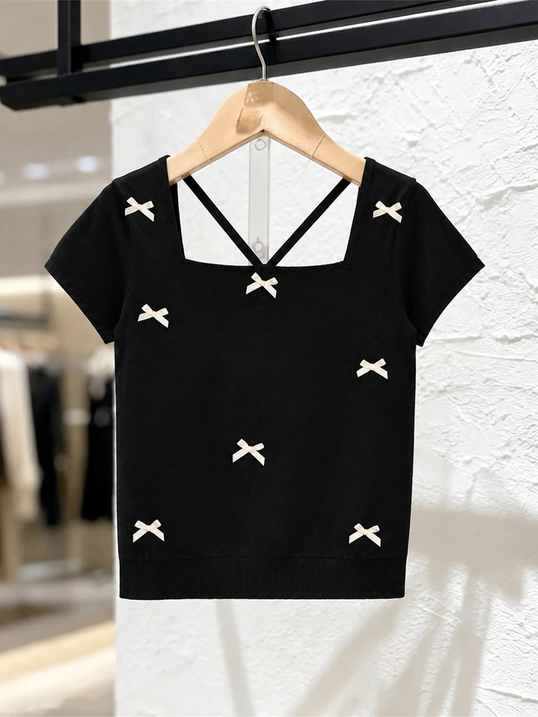 Elegant Knitted T-Shirt with Bow Tie Square Collar Short Sleeve Commute Casual Top Slimming Style Korean Version Silk Material
Elegant Knitted T-Shirt with Bow Tie Square Collar Short Sleeve Commute Casual Top Slimming Style Korean Version Silk Material