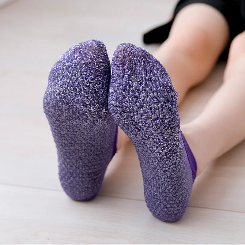 Professional Yoga Socks Backless Breathable Bandage Ballet Pilates Socks Women Silicone Non-slip Silver Shiny Floor Sports Socks
Professional Yoga Socks Backless Breathable Bandage Ballet Pilates Socks Women Silicone Non-slip Silver Shiny Floor Sports Socks