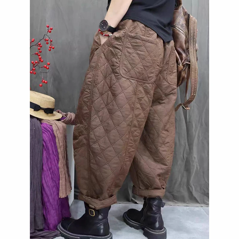 Осень-зима, женские свободные брюки до щиколотки с эластичной резинкой на талии, универсальные повседневные стеганые хлопковые шаровары высокого качества
Осень-зима, женские свободные брюки до щиколотки с эластичной резинкой на талии, универсальные повседневные стеганые хлопковые шаровары высокого качества