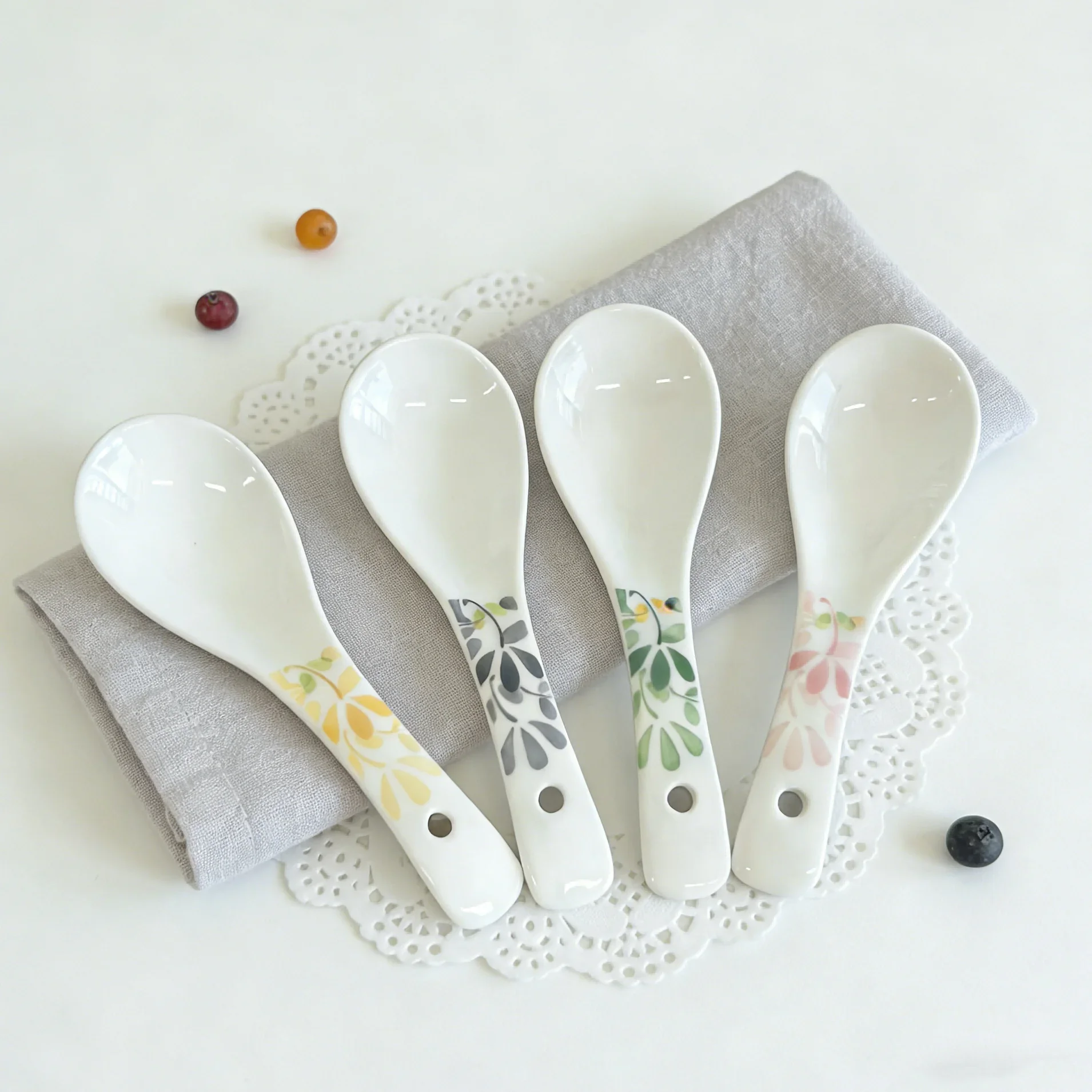 4 Pcs15cm/5.5 Inch Four Seasons Floral Underglaze Ceramic Soup Spoon - Multi-purpose, Dishwasher Safe, Easy to Clean
4 Pcs15cm/5.5 Inch Four Seasons Floral Underglaze Ceramic Soup Spoon - Multi-purpose, Dishwasher Safe, Easy to Clean