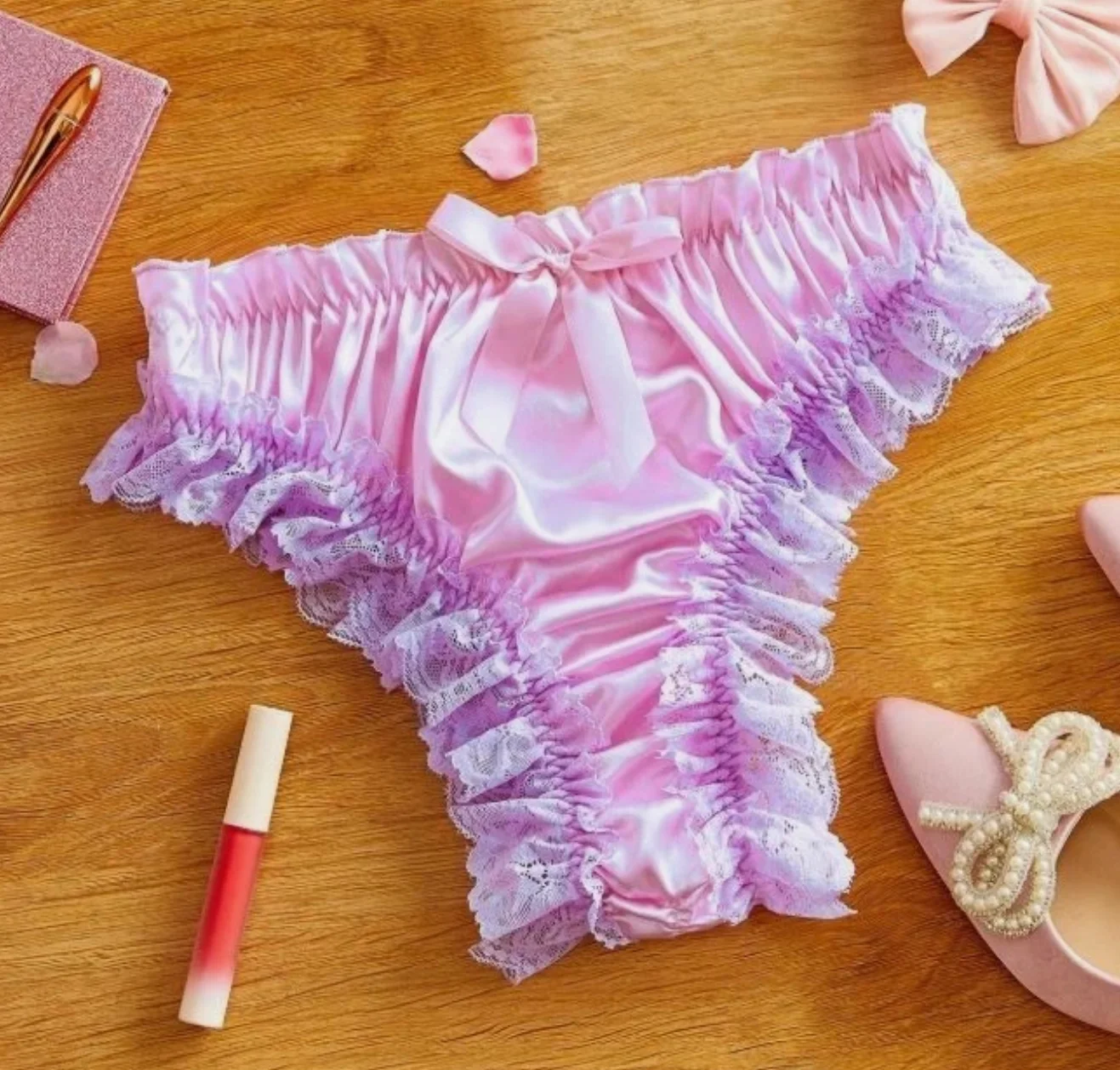 Triangle shorts sexy women's silky pink satin underwear pleated underwear lace border
Triangle shorts sexy women's silky pink satin underwear pleated underwear lace border