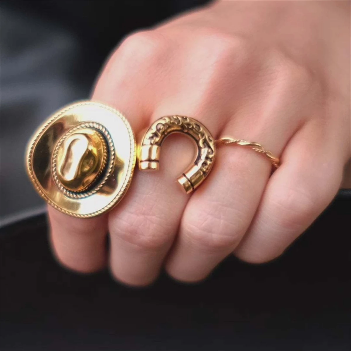 European and American cowboy boots, rings, retro cowboy hats, brass jewelry, women's gold-plated color preservation Gothic style
European and American cowboy boots, rings, retro cowboy hats, brass jewelry, women's gold-plated color preservation Gothic style