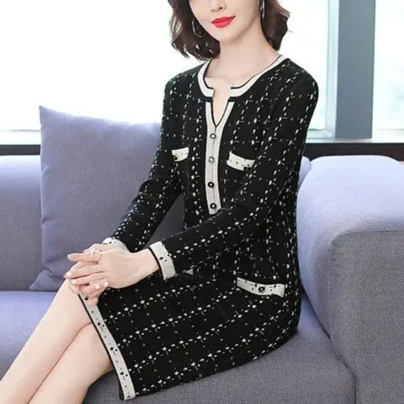 Elegant Women Plaid Knitted Dress Autumn Winter Korean New Office Lady Fashion Slim Long Sleeve Chic Casual Midi Sweater Dresses
Elegant Women Plaid Knitted Dress Autumn Winter Korean New Office Lady Fashion Slim Long Sleeve Chic Casual Midi Sweater Dresses