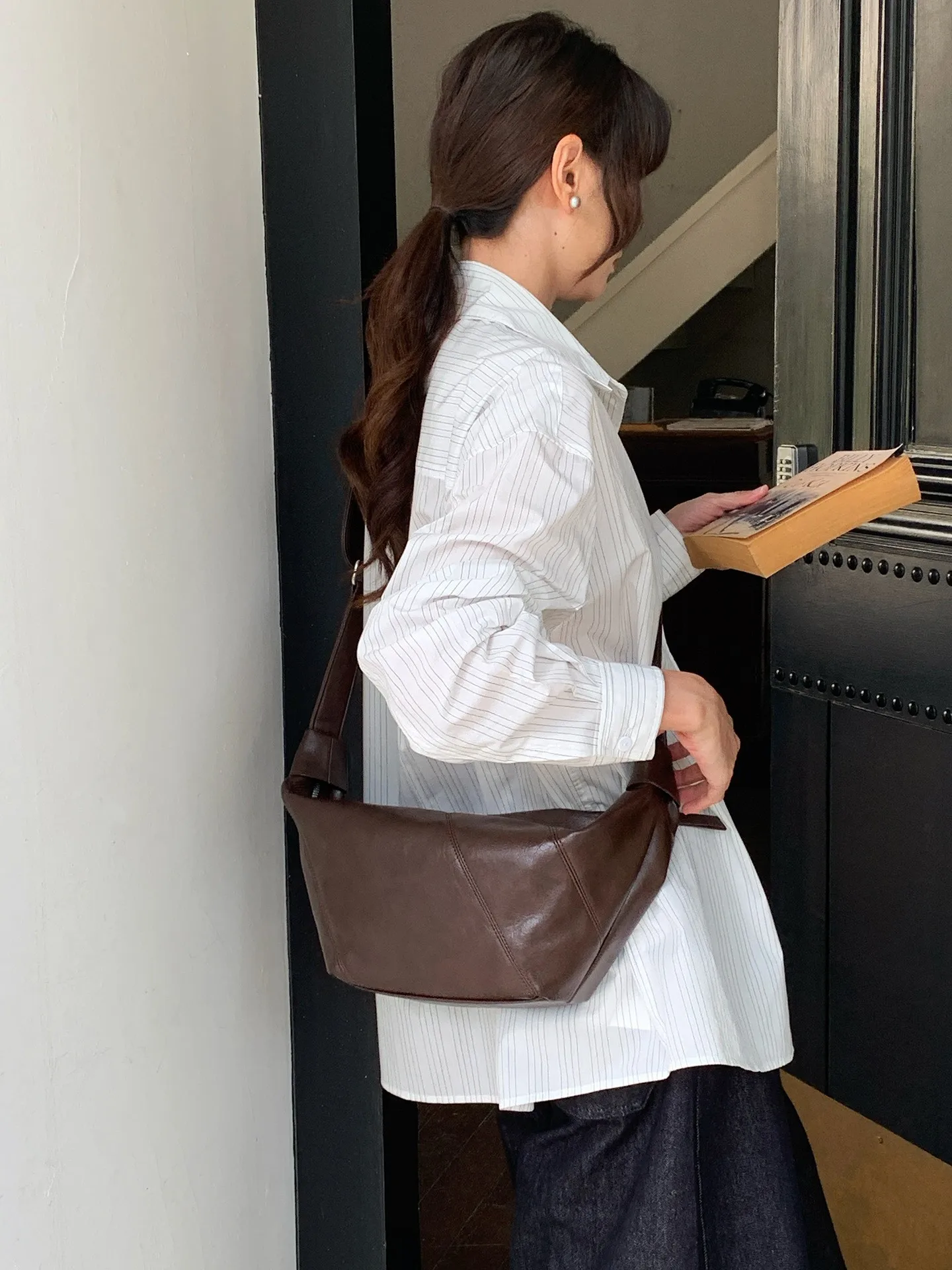 Korean-Style Ins Large-Capacity Retro Dumpling Bag, Casual Versatile Croissant Bag, Commuter Shoulder Crossbody Bag for Women
Korean-Style Ins Large-Capacity Retro Dumpling Bag, Casual Versatile Croissant Bag, Commuter Shoulder Crossbody Bag for Women