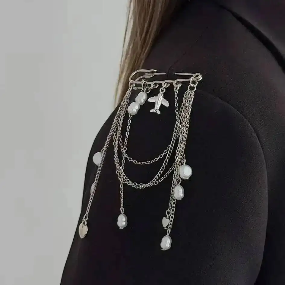 SHIXIN 2026 New Elegant Imitation Pearl Metal Chain Tassel Pendant Brooch Women Trendy Versatile Creative Suit Pin Charm Jewelry
SHIXIN 2026 New Elegant Imitation Pearl Metal Chain Tassel Pendant Brooch Women Trendy Versatile Creative Suit Pin Charm Jewelry