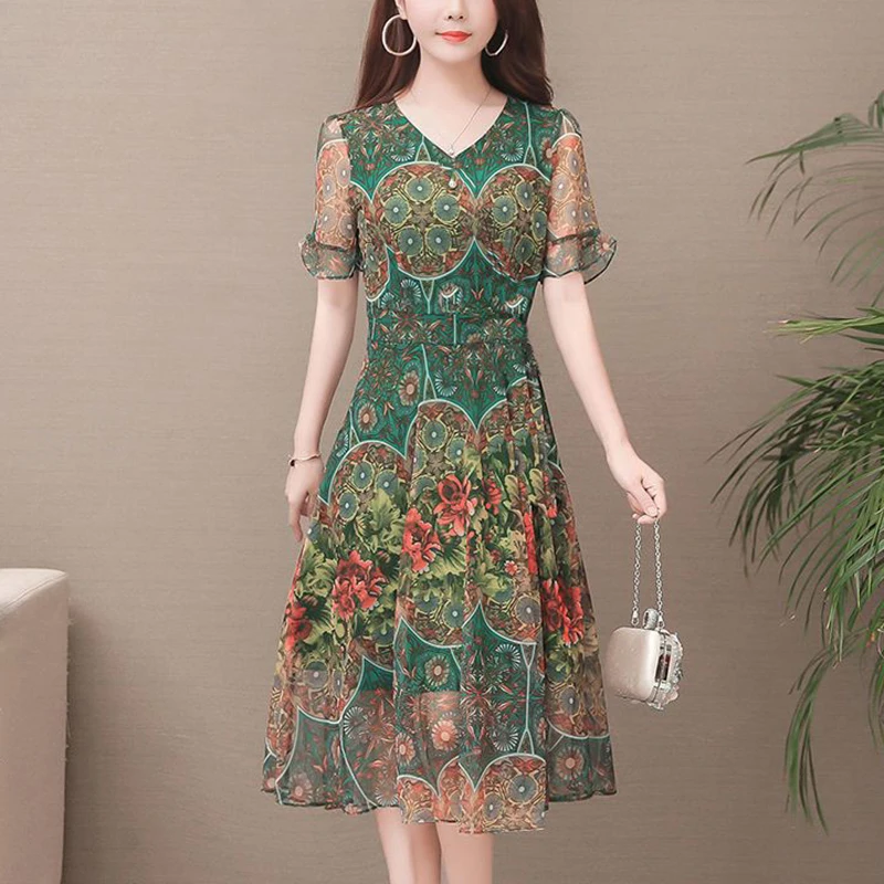 Elegant V-Neck Spliced Printed Gauze Flare Sleeve Prom Dress Women's Clothing Summer New Loose Office Lady Vintage Dresses
Elegant V-Neck Spliced Printed Gauze Flare Sleeve Prom Dress Women's Clothing Summer New Loose Office Lady Vintage Dresses