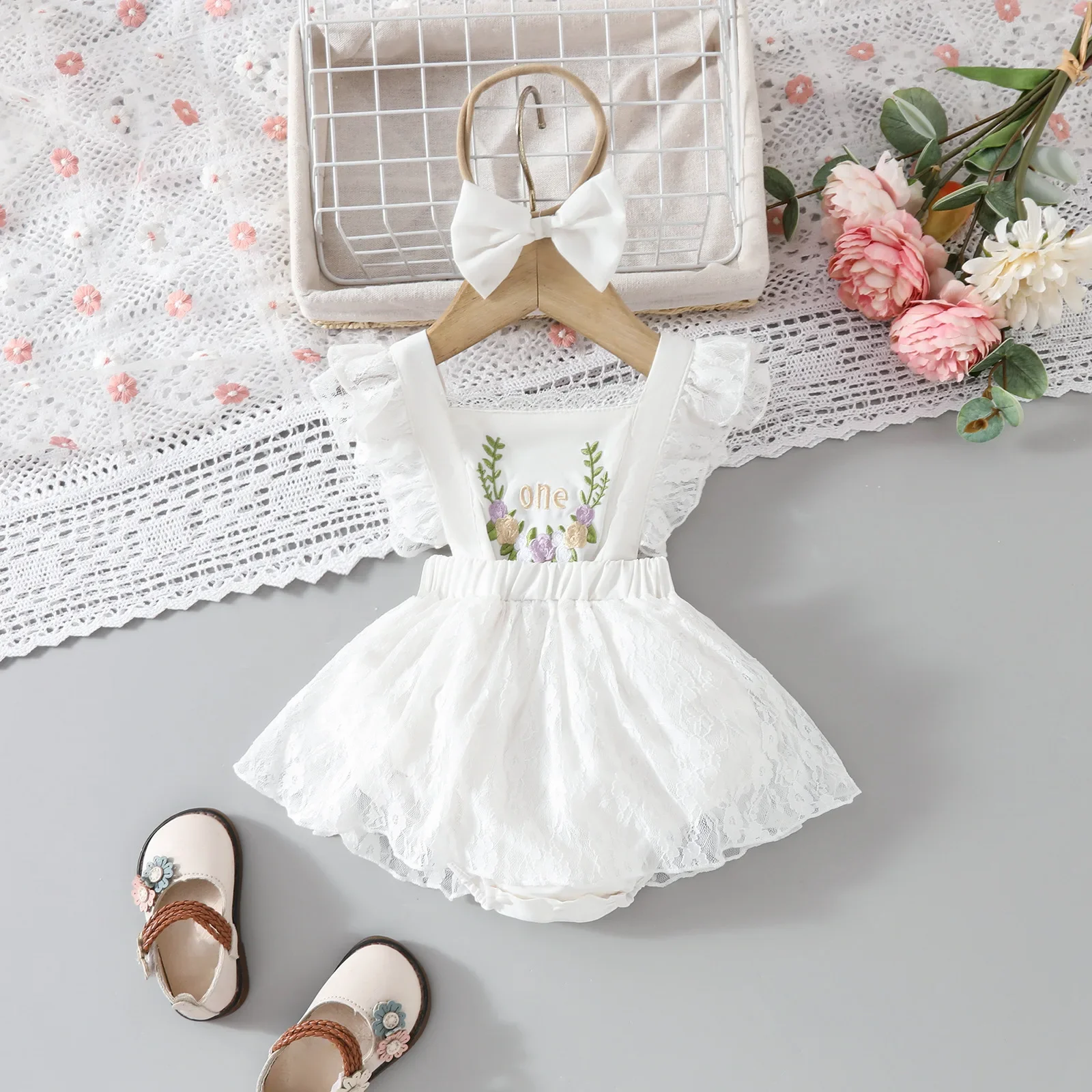 Baby Girl's Casual Sleeveless Lace Embroidered White Triangle Jumpsuit Dress, Baby's One Year Old Jumpsuit Dress
Baby Girl's Casual Sleeveless Lace Embroidered White Triangle Jumpsuit Dress, Baby's One Year Old Jumpsuit Dress