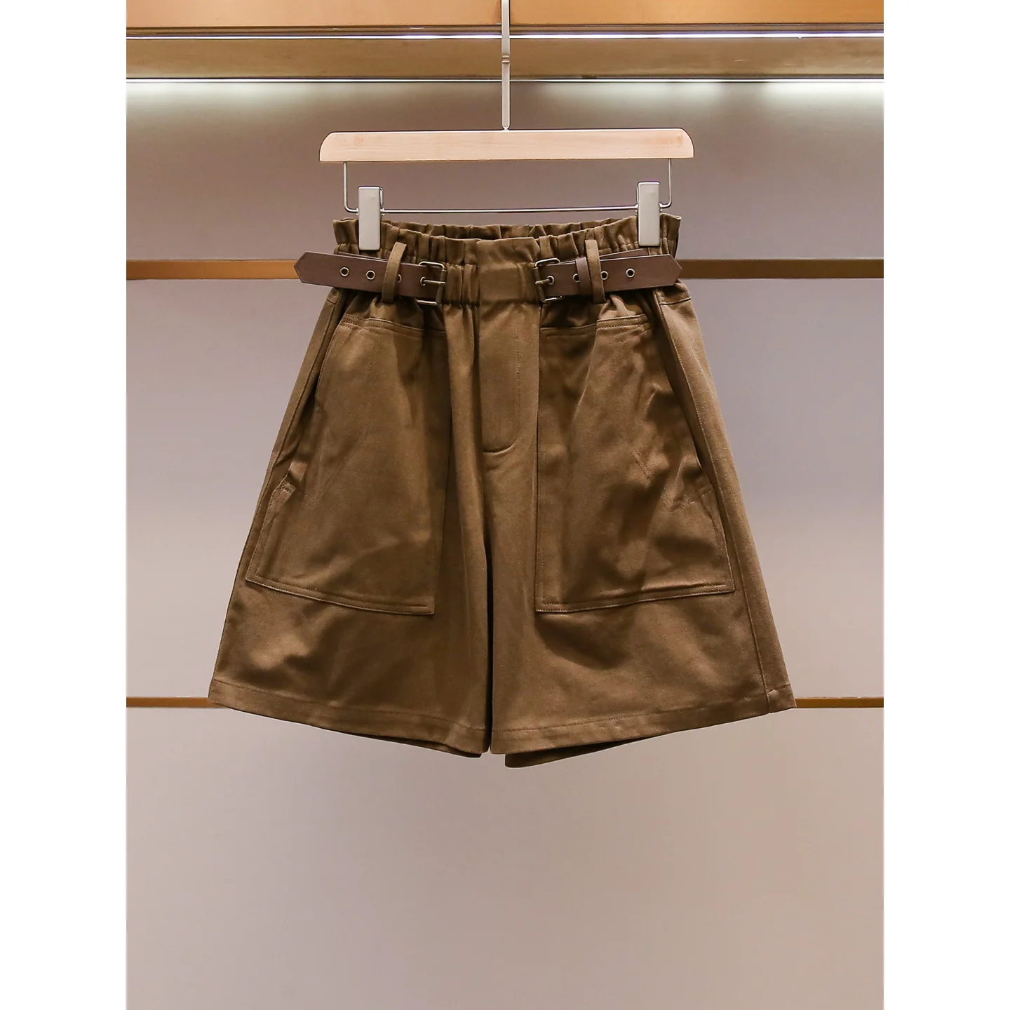 High Waist A-Line Wide Leg Short Pants Women's Retro Style Versatile Fashionable Summer New Arrival High Oil Quality Shorts
High Waist A-Line Wide Leg Short Pants Women's Retro Style Versatile Fashionable Summer New Arrival High Oil Quality Shorts