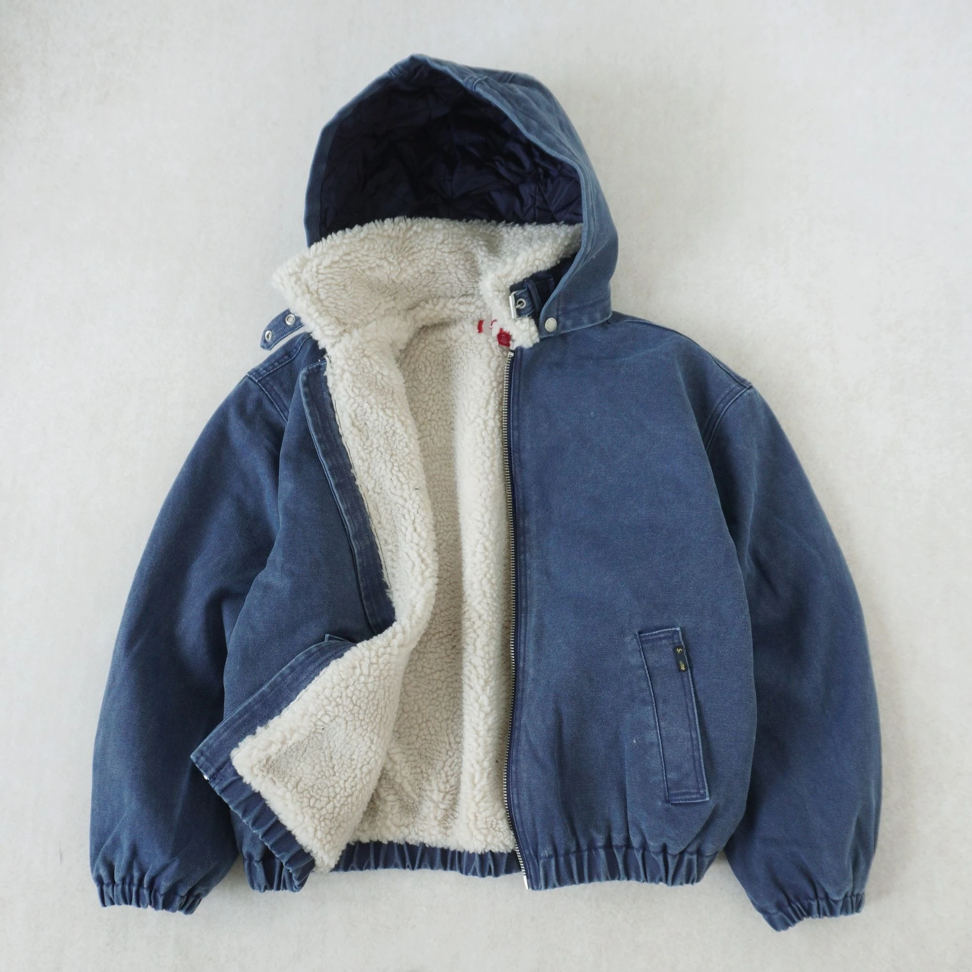 2025 Новая утолщенная зимняя куртка унисекс с отложным воротником и шерповой подкладкой в стиле ретро
2025 Новая утолщенная зимняя куртка унисекс с отложным воротником и шерповой подкладкой в стиле ретро