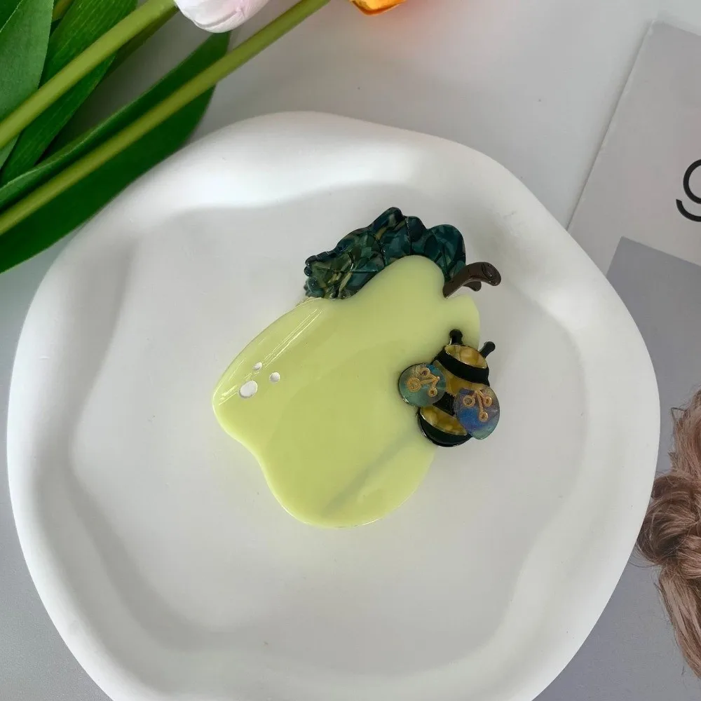 Claw Clip Waterproof Bee Pear Shark Clip Sweet Korean Style Acetic Acid Hair Claw Cartoon Headwear Acetate Hairgrips Women
Claw Clip Waterproof Bee Pear Shark Clip Sweet Korean Style Acetic Acid Hair Claw Cartoon Headwear Acetate Hairgrips Women
