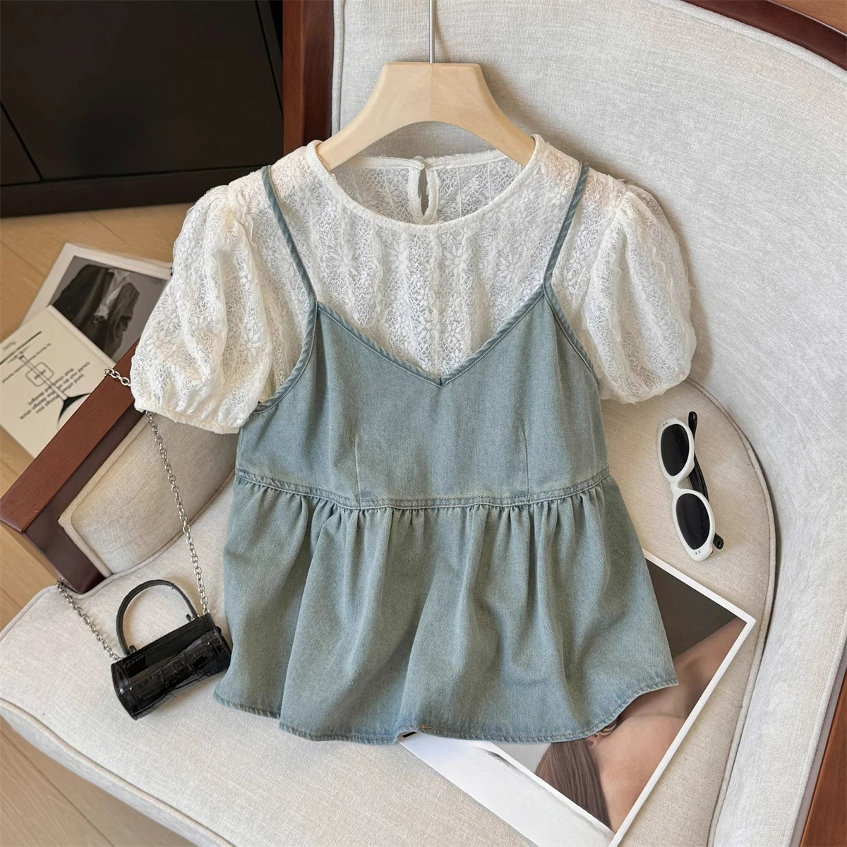 KUSAHIKI French Style Denim Camisole Puff Short Sleeved Lace Shirt Set for Women in Spring Summer
KUSAHIKI French Style Denim Camisole Puff Short Sleeved Lace Shirt Set for Women in Spring Summer