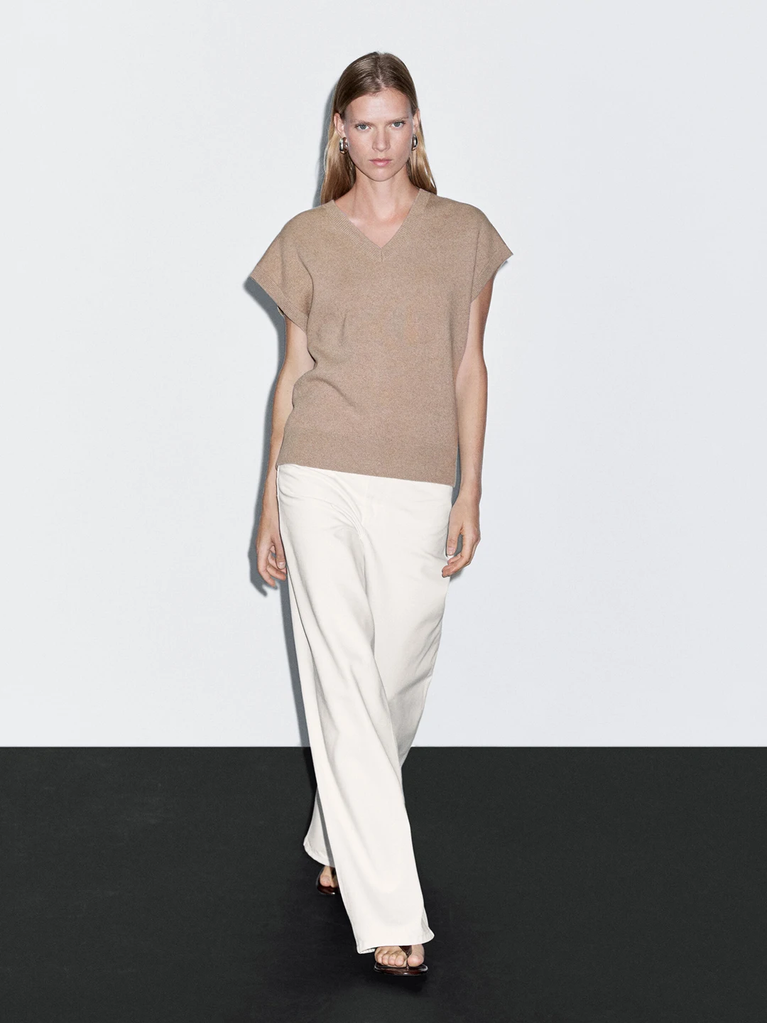 Casual V-Ne Knitted Vest Topl Simple Sle Women's Faion Autumn New Leisure Piled Wear Brief Svel Knitted Waistcoat
Casual V-Ne Knitted Vest Topl Simple Sle Women's Faion Autumn New Leisure Piled Wear Brief Svel Knitted Waistcoat