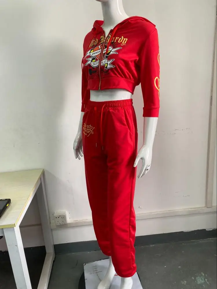 A two-piece set of fashionable skull print cardigan, hooded long-sleeved short hoodie, high-waisted straight casual trousers
A two-piece set of fashionable skull print cardigan, hooded long-sleeved short hoodie, high-waisted straight casual trousers