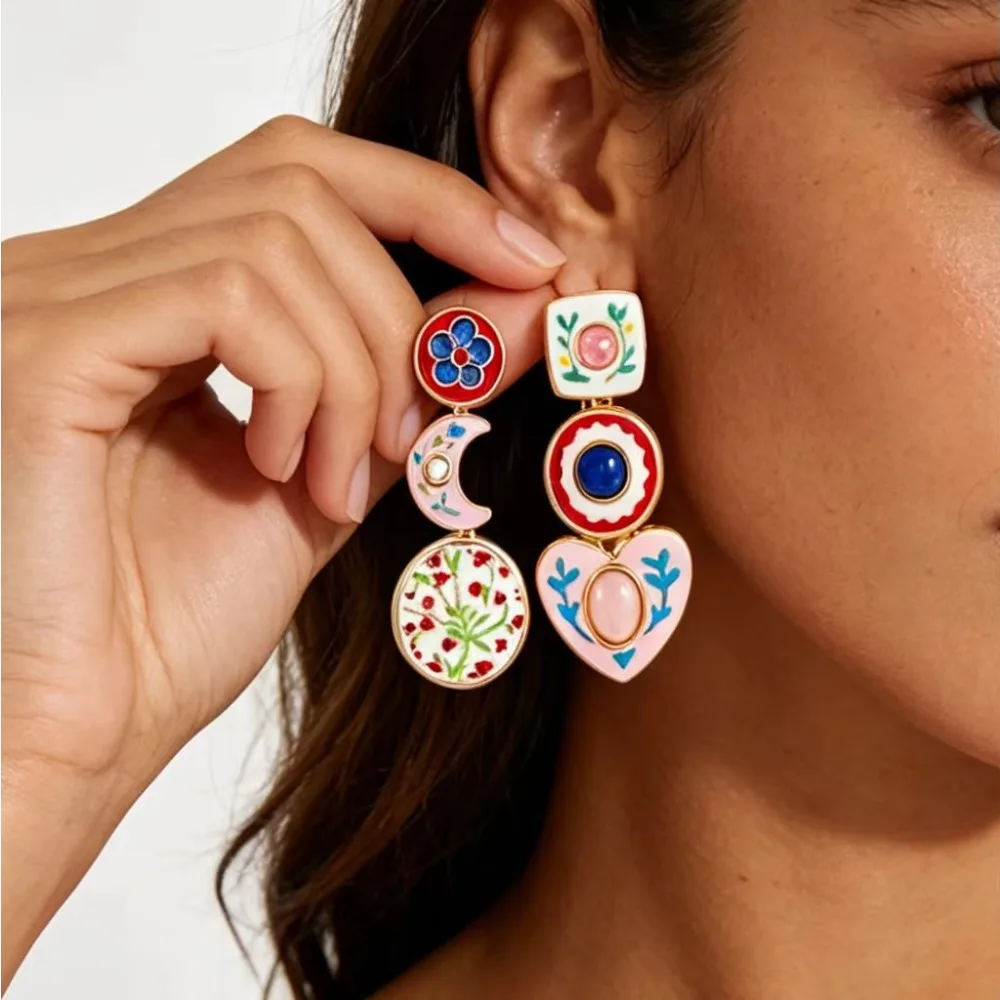 Bohemia Vintage Design with Diamond Inlaid Heart-shaped Pendant Asymmetrical Heart Flowers Earrings Women Party Vacation Jewelry
Bohemia Vintage Design with Diamond Inlaid Heart-shaped Pendant Asymmetrical Heart Flowers Earrings Women Party Vacation Jewelry