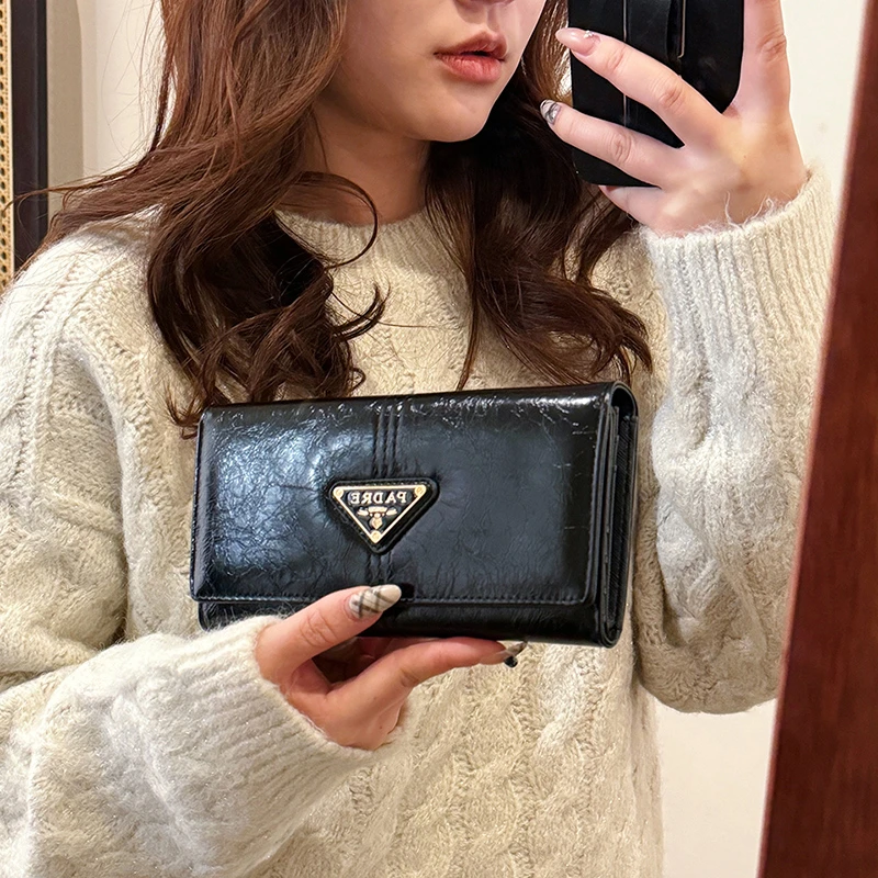Fashion Women's Wallet, High-Capacity Card Holder with Light Luxury Brand, Easy to Carry and Durable
Fashion Women's Wallet, High-Capacity Card Holder with Light Luxury Brand, Easy to Carry and Durable