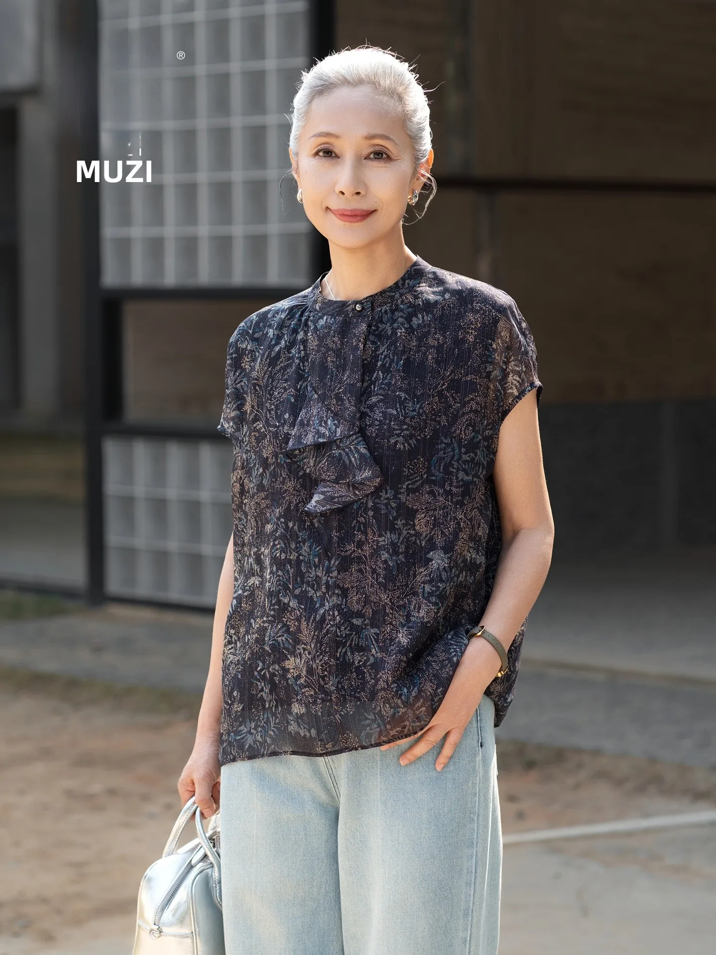 Muzhi Mom Summer Short Sleeve Floral Print Vintage Shirt Chiffon Top for Middle-Aged And Elderly Women Loose Fit Casual T-Shirt
Muzhi Mom Summer Short Sleeve Floral Print Vintage Shirt Chiffon Top for Middle-Aged And Elderly Women Loose Fit Casual T-Shirt