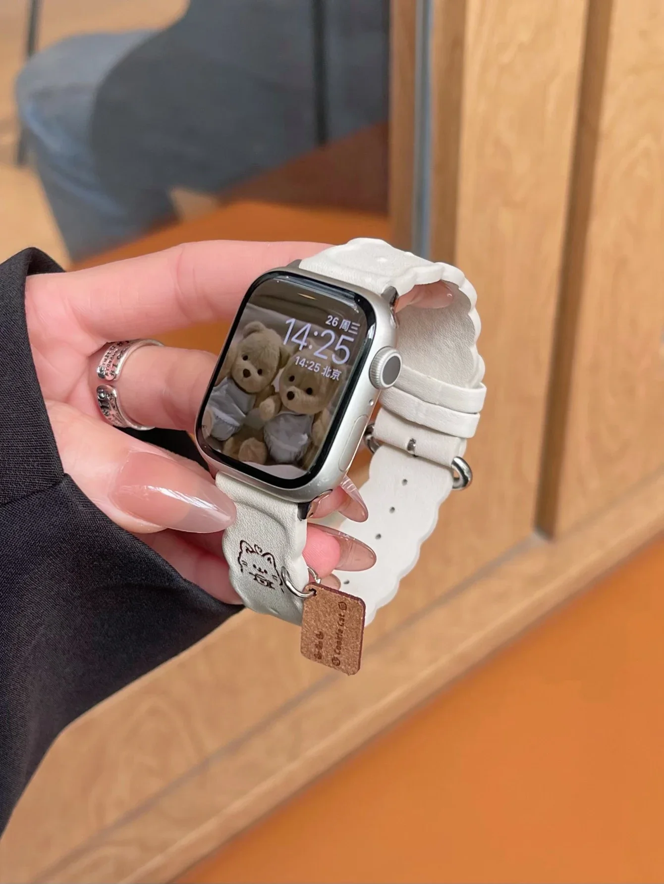 New Leather loop For Apple Watch band cartoon women new Series Ultra 10/9/8/7/6 38mm 40mm 41mm 42mm 44mm 45mm 46mm Strap
New Leather loop For Apple Watch band cartoon women new Series Ultra 10/9/8/7/6 38mm 40mm 41mm 42mm 44mm 45mm 46mm Strap