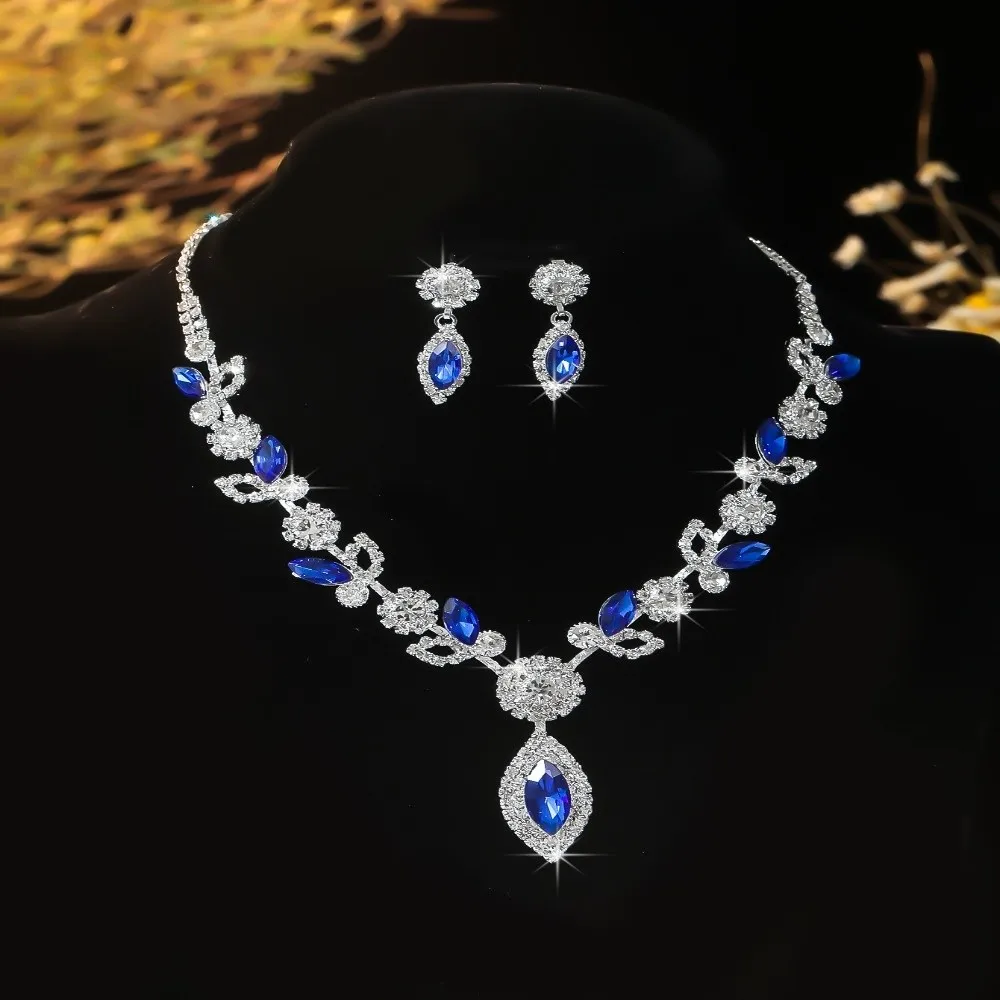 Crystal Necklace Earrings Three-piece Set Rhombus Fringed Collarbone Chain Temperament Light Luxury Luxury Rhinestone Jewelry
Crystal Necklace Earrings Three-piece Set Rhombus Fringed Collarbone Chain Temperament Light Luxury Luxury Rhinestone Jewelry