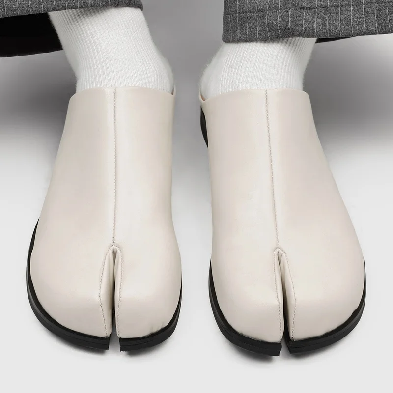 Men Minimalist Split Toe Slippers with Niche Design High-end Anti Slip Personality Neutral Daily Wear Aesthetics
Men Minimalist Split Toe Slippers with Niche Design High-end Anti Slip Personality Neutral Daily Wear Aesthetics