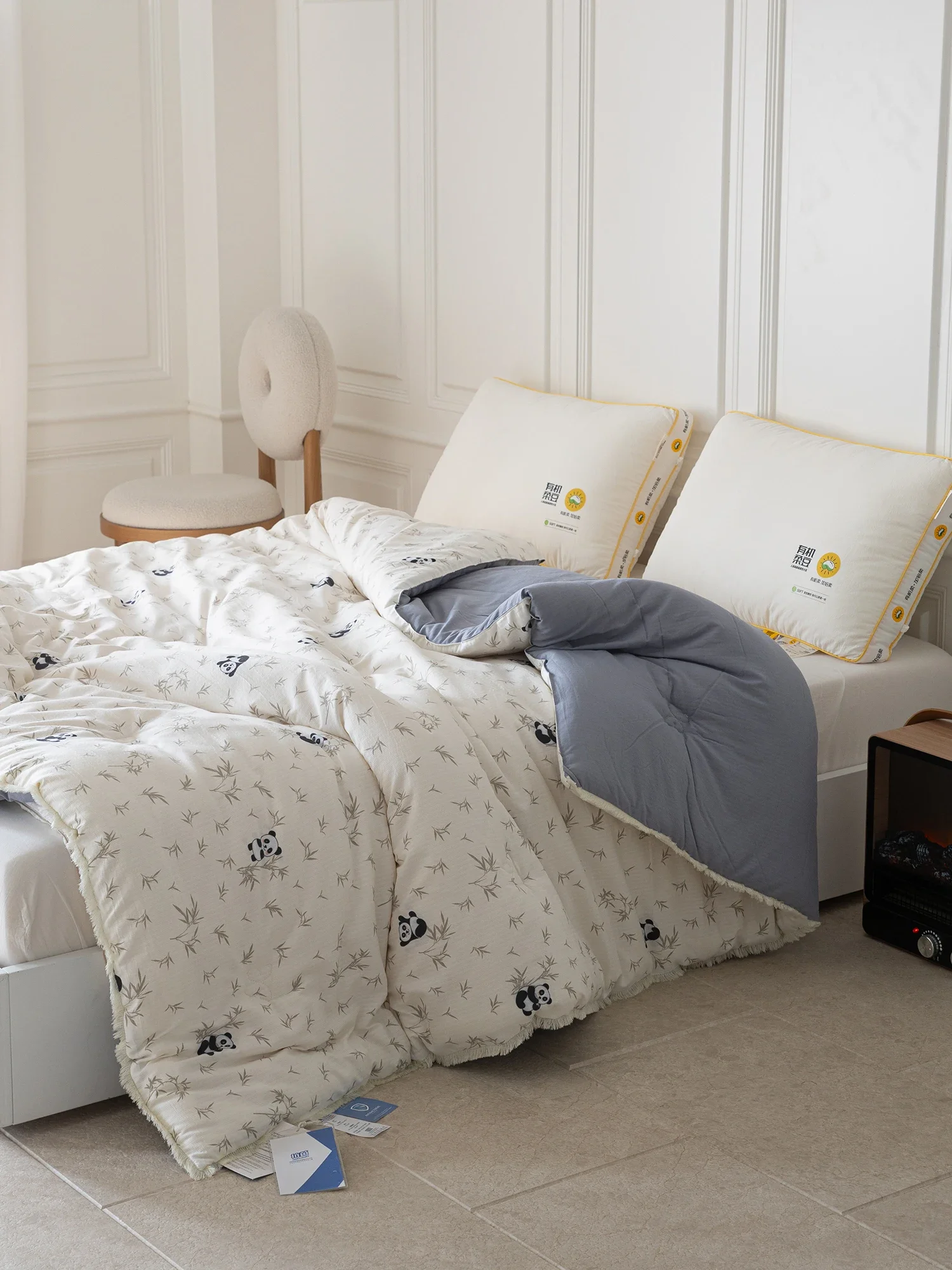 Panda winter warm thickened winter quilt, home double comfortable quilt core student dormitory
Panda winter warm thickened winter quilt, home double comfortable quilt core student dormitory