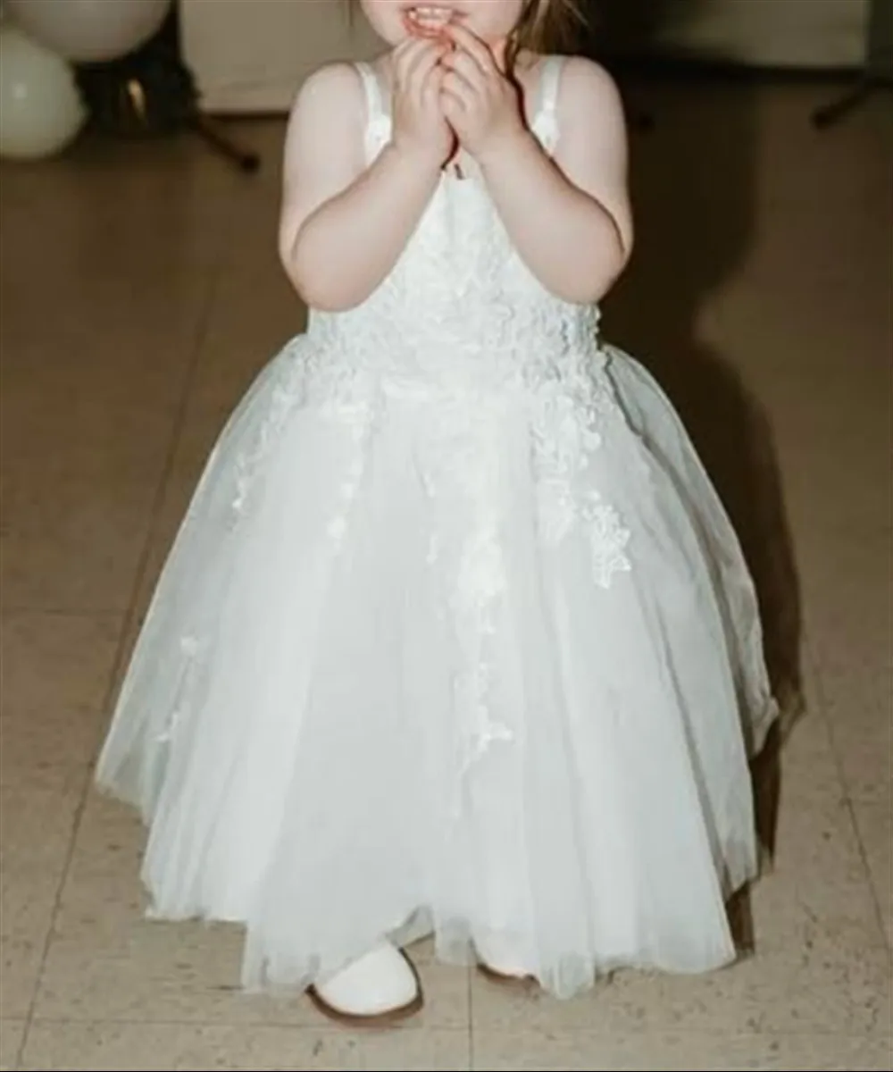 Flower Girl Dress for Wedding Appliques Lace with Bow Thin Straps First Communion Dress Kids Birthday Party Pageant Ball Gown
Flower Girl Dress for Wedding Appliques Lace with Bow Thin Straps First Communion Dress Kids Birthday Party Pageant Ball Gown