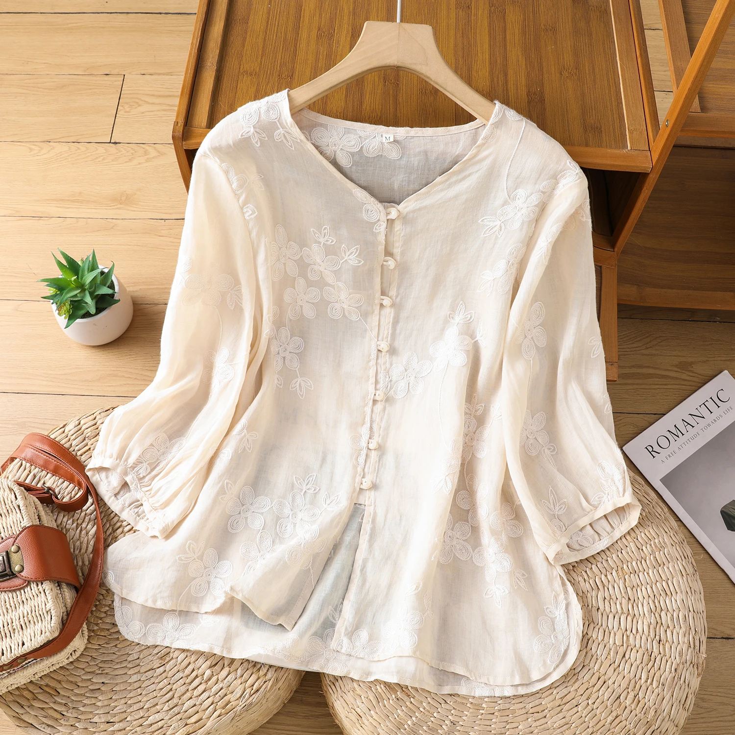 Original Design Heavy Embroidery V-Neck Cotton Linen Open Cardigan Shirt Sun Protection Outerwear Small Shirt Summer
Original Design Heavy Embroidery V-Neck Cotton Linen Open Cardigan Shirt Sun Protection Outerwear Small Shirt Summer