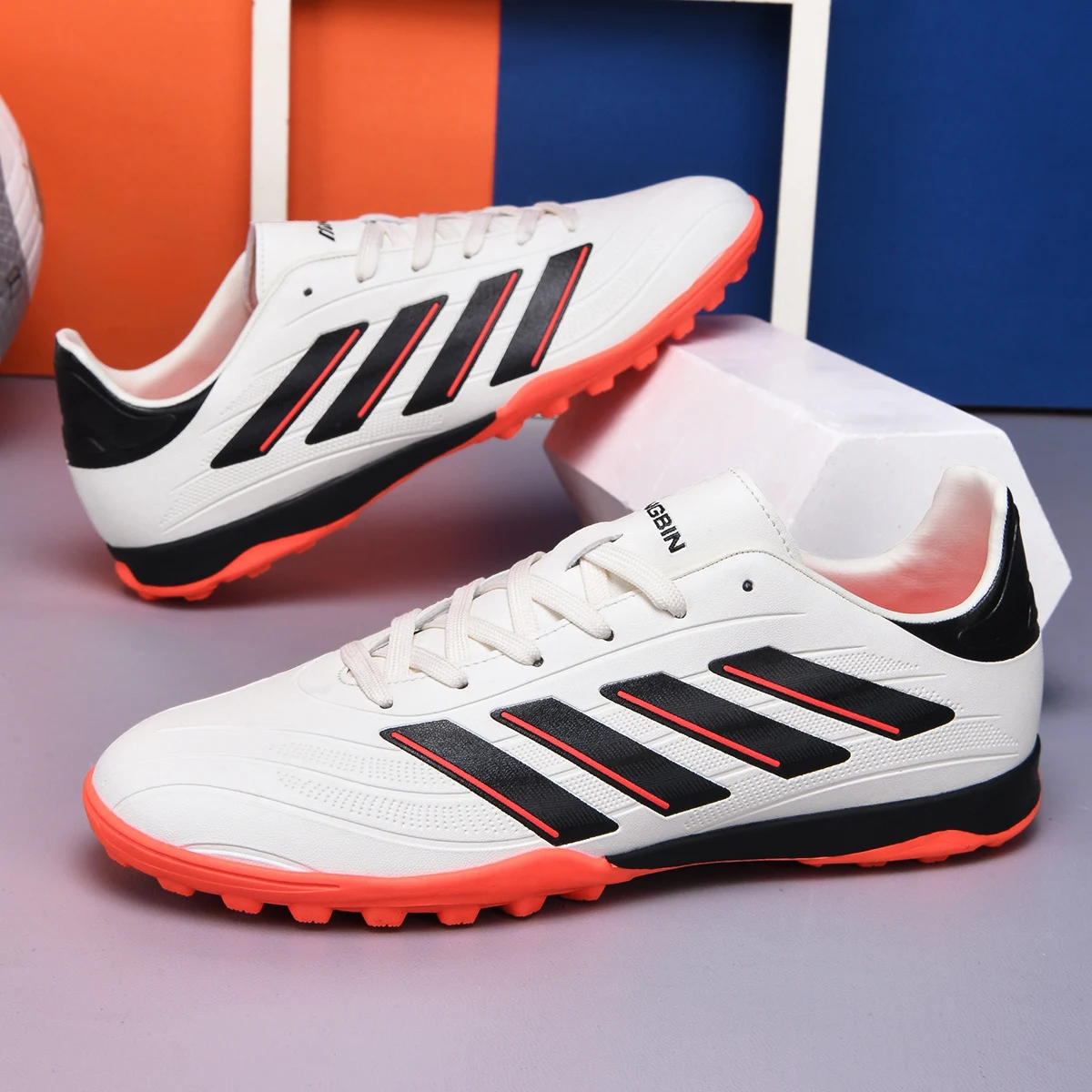 New Men Football Shoes Fast Indoor Non-Slip Soccer Shoes Training Ultralight Football Field Boots Society Cleats Low Cut Sneaker
New Men Football Shoes Fast Indoor Non-Slip Soccer Shoes Training Ultralight Football Field Boots Society Cleats Low Cut Sneaker