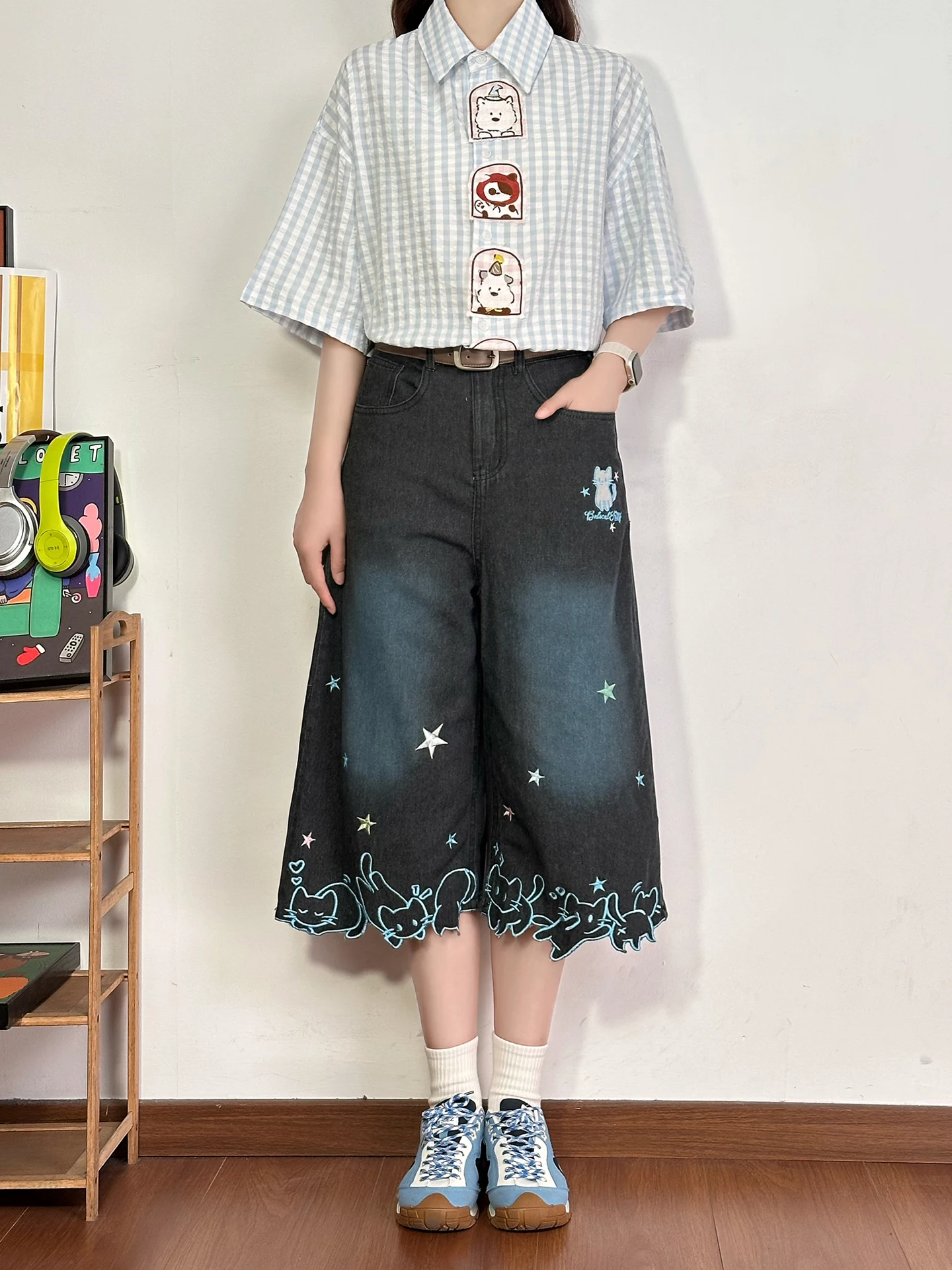Retro American Star Embroidery Denim Wide Leg Shorts Women's Summer Loose Fit Jeans Cartoon Pattern Casual Outerwear
Retro American Star Embroidery Denim Wide Leg Shorts Women's Summer Loose Fit Jeans Cartoon Pattern Casual Outerwear