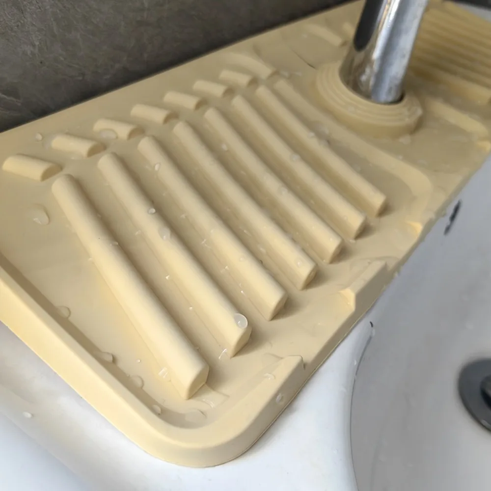 New Anti-slip Faucet Drain Pad Heightened Slope Anti-splash Sink Splash Mat Silicone Thicken Pool Soap Pad Kitchen
New Anti-slip Faucet Drain Pad Heightened Slope Anti-splash Sink Splash Mat Silicone Thicken Pool Soap Pad Kitchen