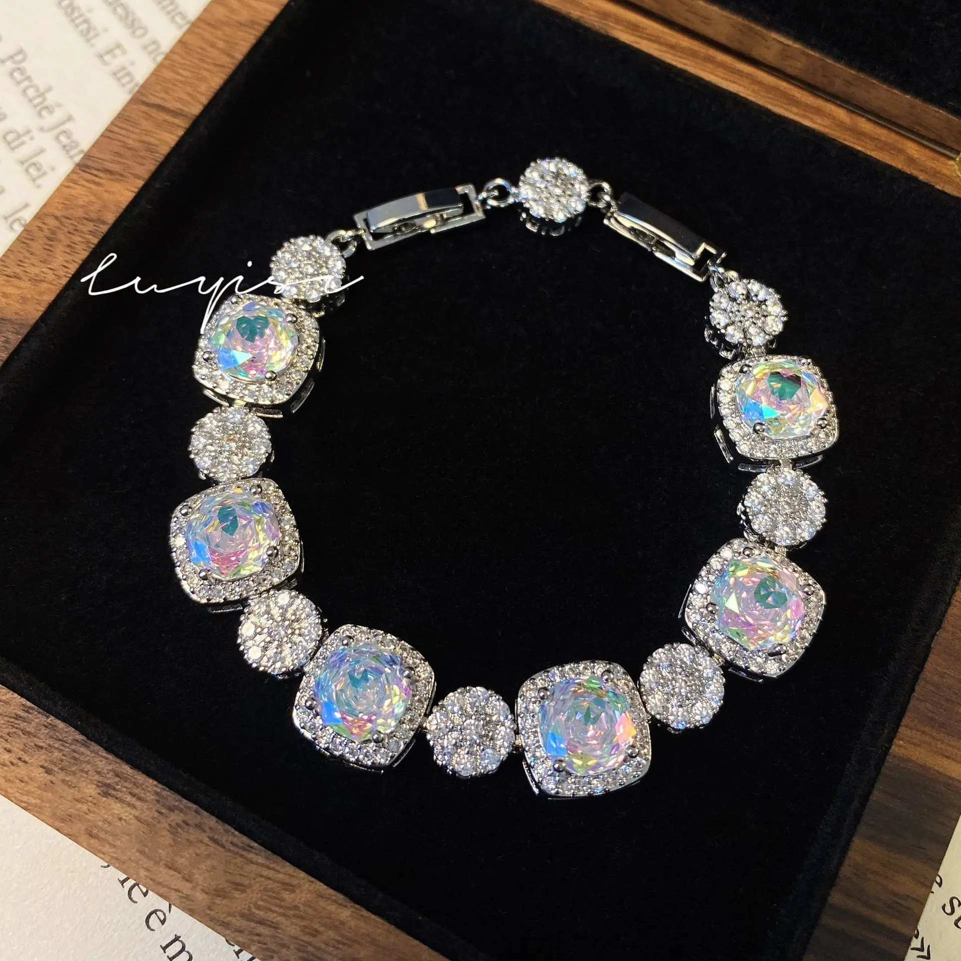 New fashion light luxury octagonal Millennium rose cut gradual change color bracelet inlaid with high carbon diamond rose colorf
New fashion light luxury octagonal Millennium rose cut gradual change color bracelet inlaid with high carbon diamond rose colorf