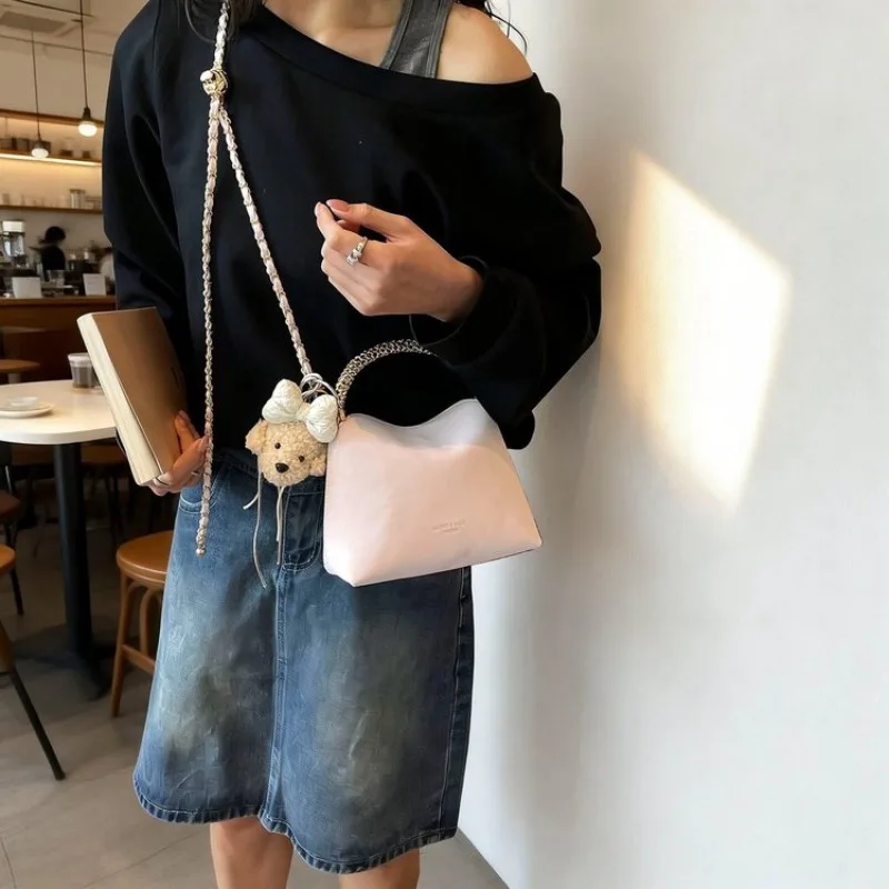 Modern Trendy Ladies Bag High End Leather Texture Classic Designer Concept Casual Crossbody Handbag
Modern Trendy Ladies Bag High End Leather Texture Classic Designer Concept Casual Crossbody Handbag