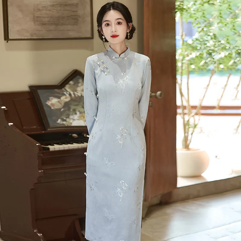 Embroidered Blue New Chinese Long sleeved Autumn Cheongsam 2025 New Style Young Women Retro Spring Qipao
Embroidered Blue New Chinese Long sleeved Autumn Cheongsam 2025 New Style Young Women Retro Spring Qipao