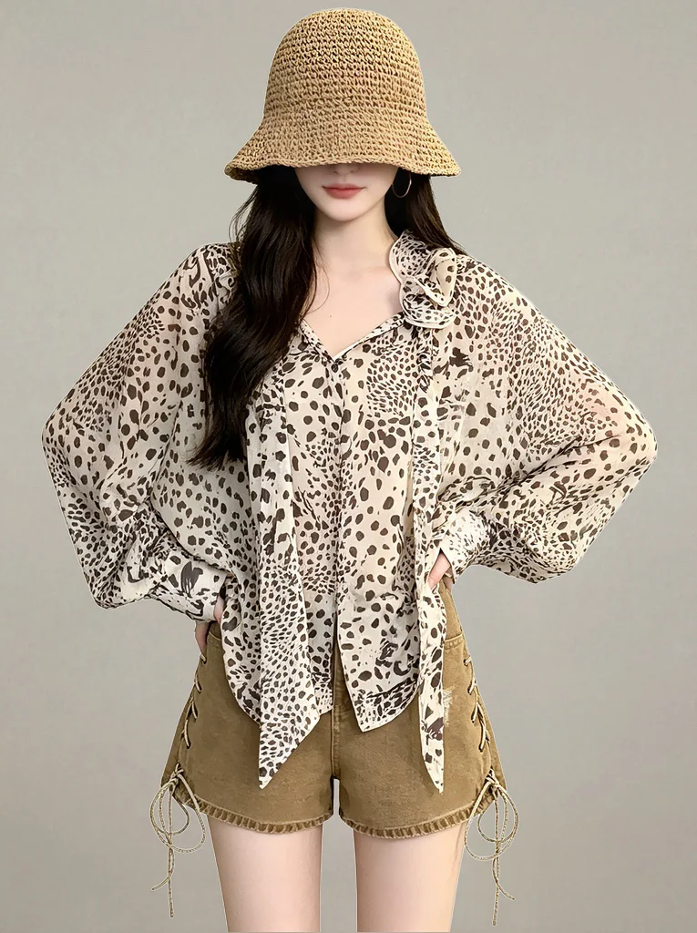 Retro Leopard Print Gauze Shirt Women's Stylish Beautiful Bell Sleeve Casual Loose Fit Long Sleeve V-Neck Daily Wear Top
Retro Leopard Print Gauze Shirt Women's Stylish Beautiful Bell Sleeve Casual Loose Fit Long Sleeve V-Neck Daily Wear Top