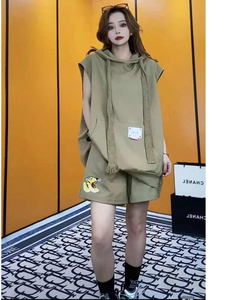 Loose Streetwear Sleeveless Hooded Vest Two-piece Set Cartoon Printing European Style Summer Women's Short Sets Outfits
Loose Streetwear Sleeveless Hooded Vest Two-piece Set Cartoon Printing European Style Summer Women's Short Sets Outfits