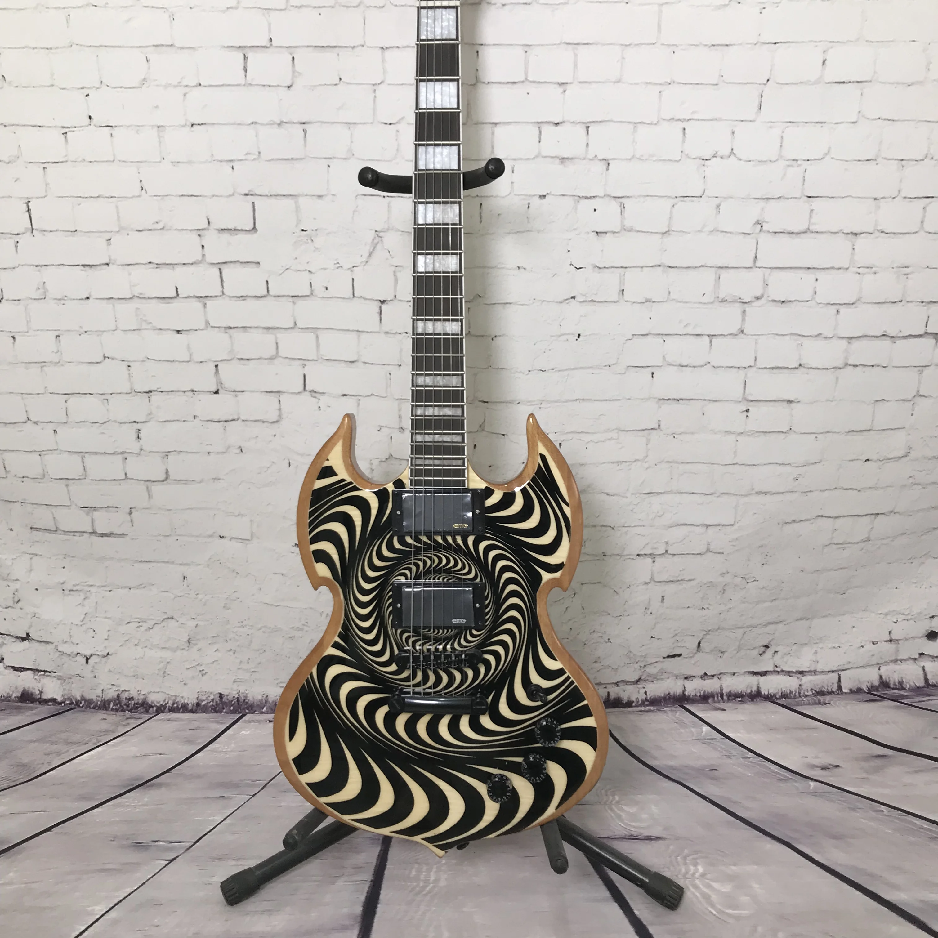 Natural Wood with Black and White Spiral Custom Swirl Pattern Electric Guitar Optical Illusion Design Rock Music Free Shipping
Natural Wood with Black and White Spiral Custom Swirl Pattern Electric Guitar Optical Illusion Design Rock Music Free Shipping